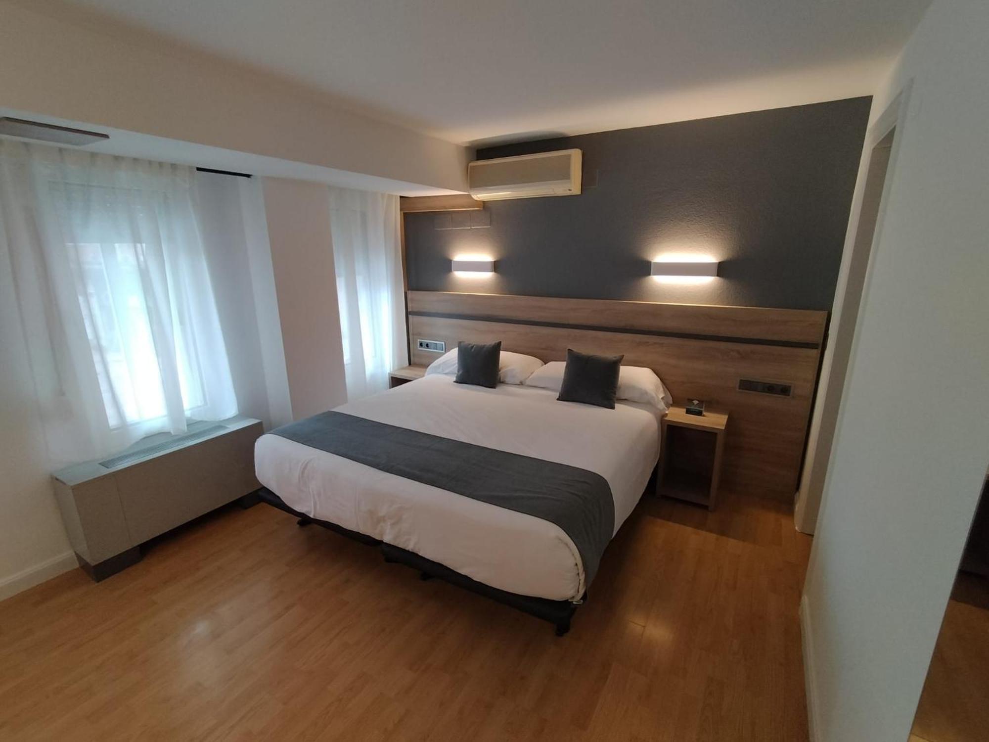 Hostal Alda Palencia Plaza מראה חיצוני תמונה