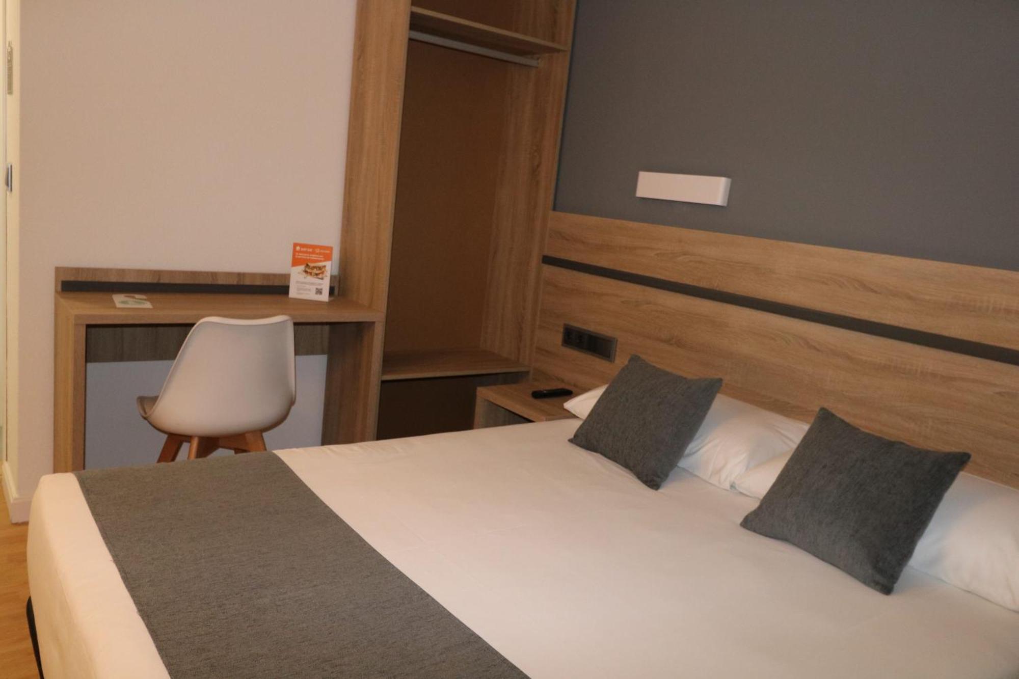 Hostal Alda Palencia Plaza מראה חיצוני תמונה