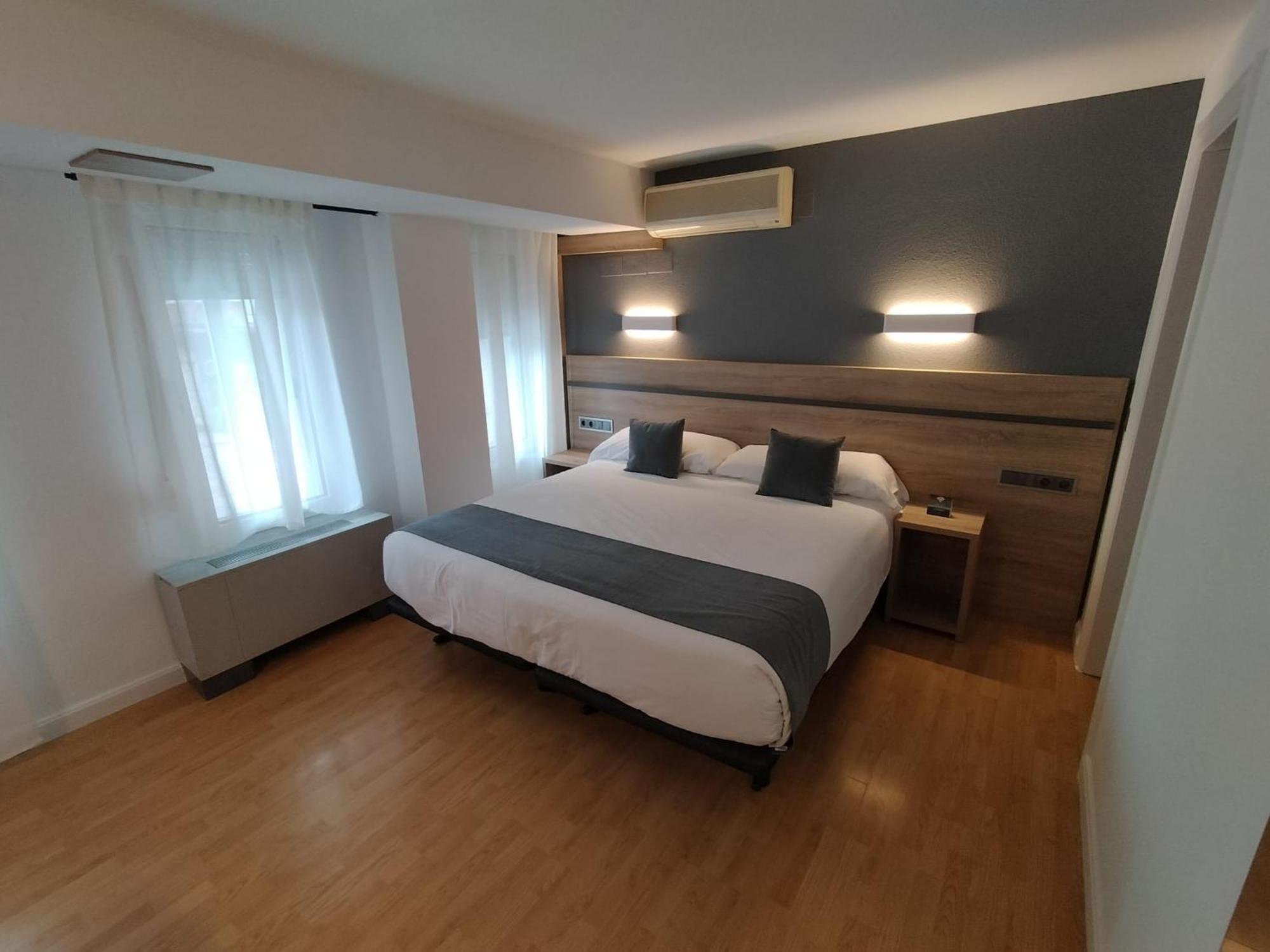 Hostal Alda Palencia Plaza מראה חיצוני תמונה
