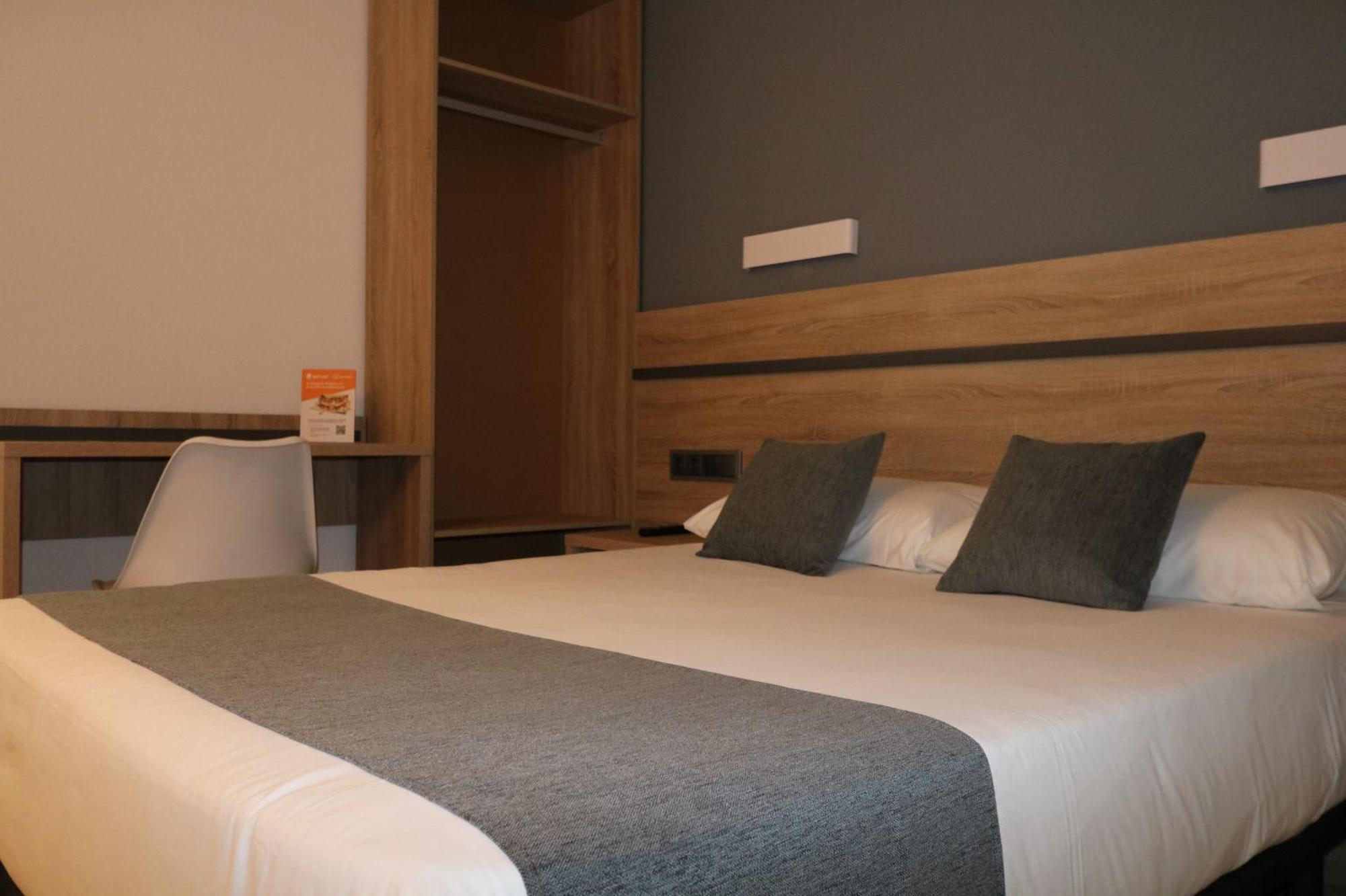 Hostal Alda Palencia Plaza מראה חיצוני תמונה